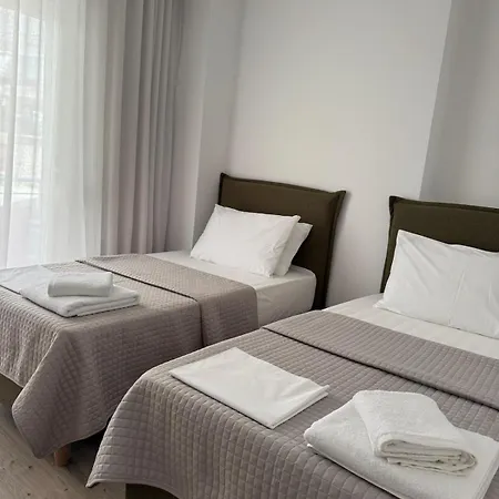 Daire Steps From The Saranda